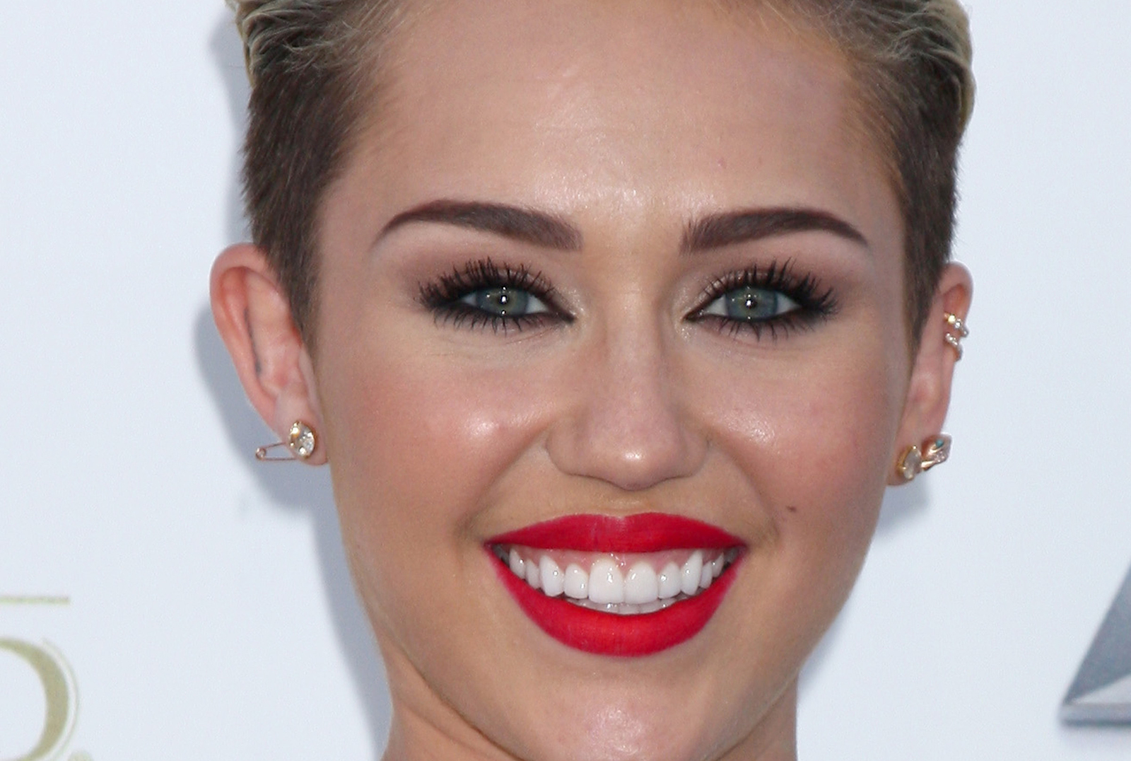 miley cyrus teeth before and after